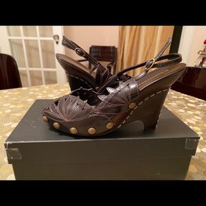 Never worn amazing brown leather plateforme shoes